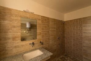 Deluxe Double Room, 1 King Bed, Mountain View | Bathroom | Shower, free toiletries, towels