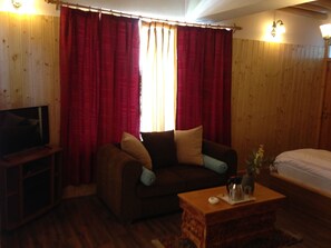 Deluxe Double Room, 1 Double Bed, Mountain View | Free WiFi, bed sheets