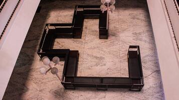 Área de estar no saguão