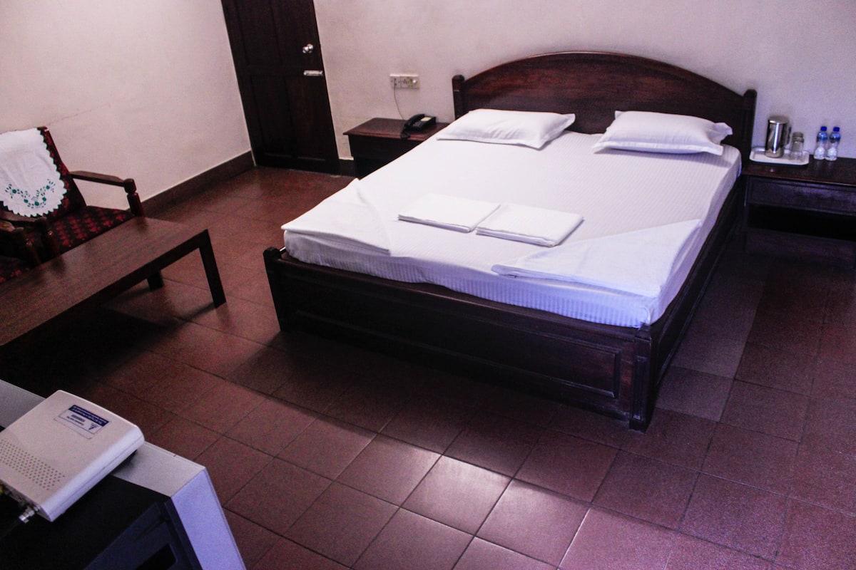 Standard Double Room, 1 Bedroom | 1 bedroom, desk, soundproofing, rollaway beds