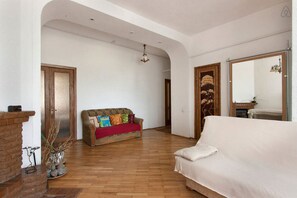 Apartment, 4 Bedrooms (Andreevskiy spusk, 11) | Living room | Flat-screen TV - Podol Apartment (Kyiv)