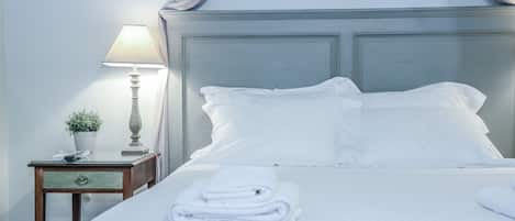 Daphne Superior Double Room | Hypo-allergenic bedding, individually decorated, individually furnished