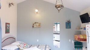 Exclusive Double Room, 1 Bedroom, Mountain View, Beachside | 1 bedroom, iron/ironing board, rollaway beds, free WiFi - Bangalô Blue Moon (Florianópolis)