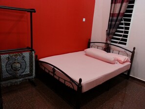 A single bed with a metal frame, a pink mattress, and a matching pillow. - Amera Homestay (Chukai)