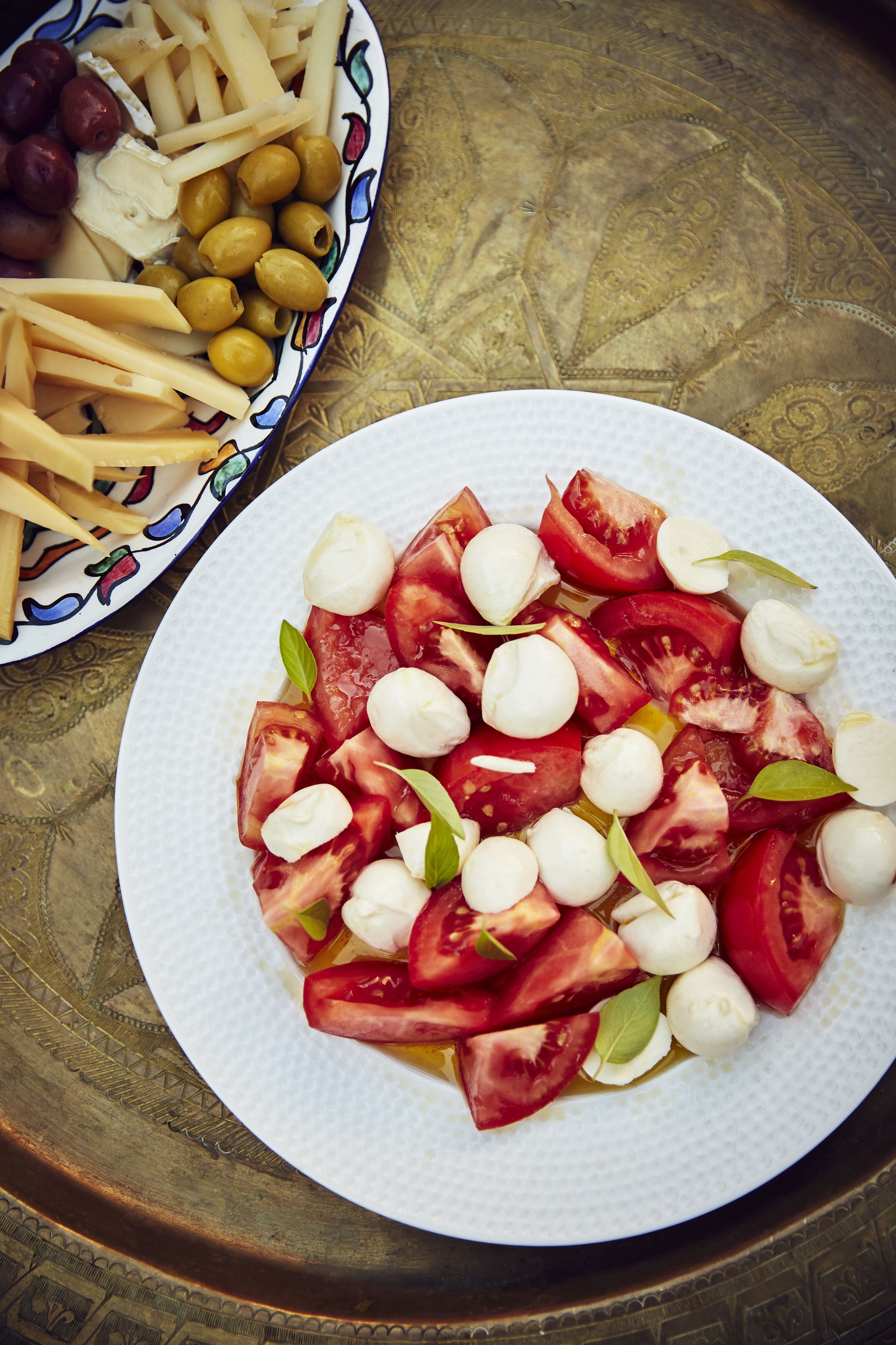 breakfast, lunch, dinner served; local and international cuisine