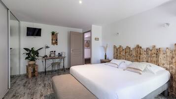 Chambre (Mistelle) | Chambres insonorisées, lits bébé (gratuits), Wi-Fi gratuit