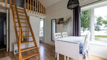 Comfort Cabin | Living area | 32-inch flat-screen TV with satellite channels, TV