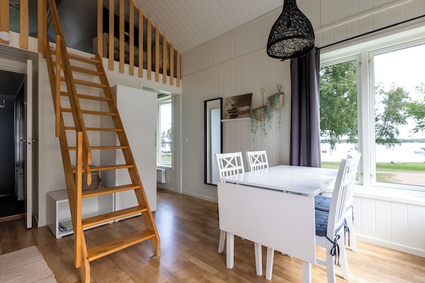 Comfort Cabin | Living area | 32-inch flat-screen TV with satellite channels, TV