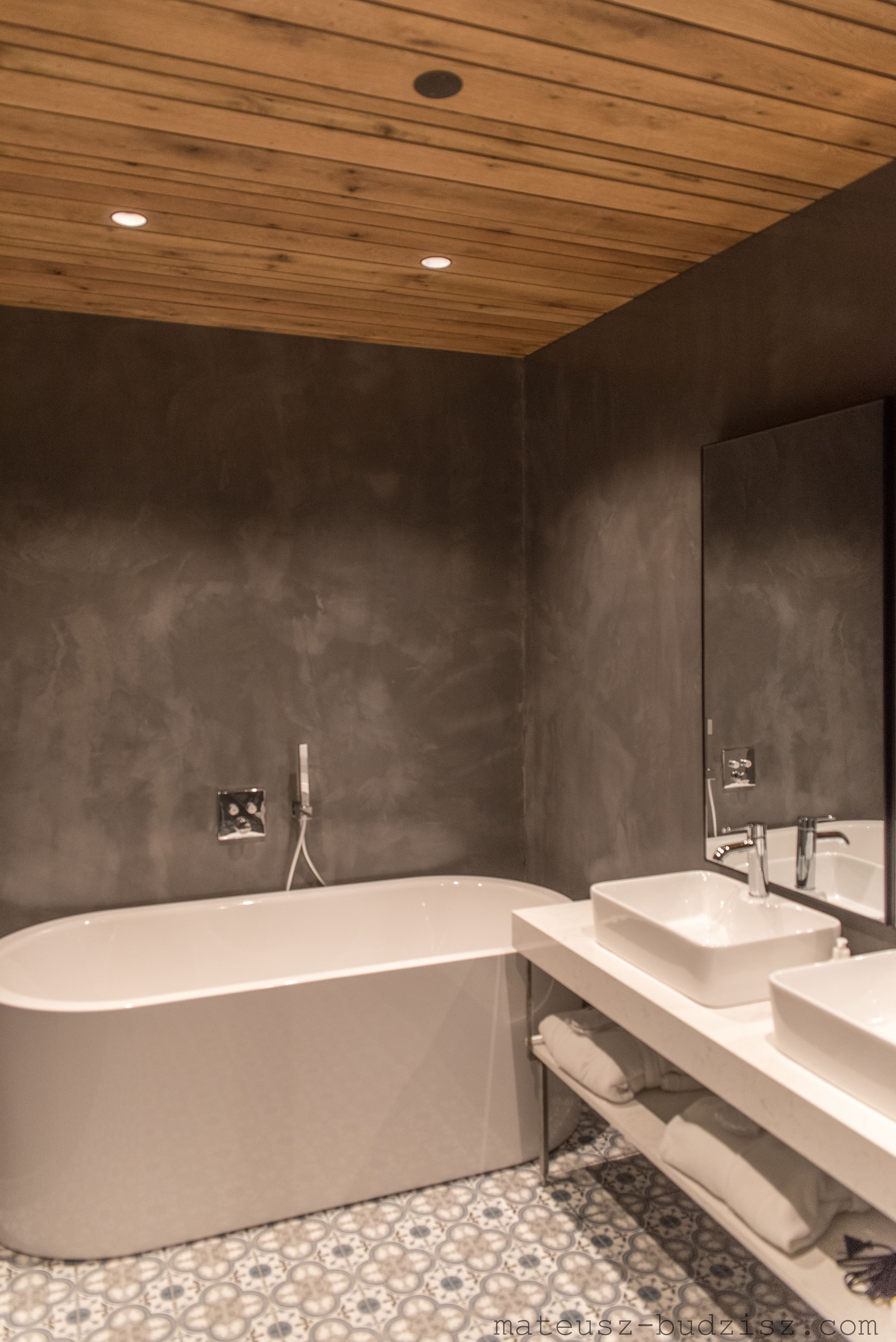 suite | bathroom | shower, free toiletries, hair dryer, towels