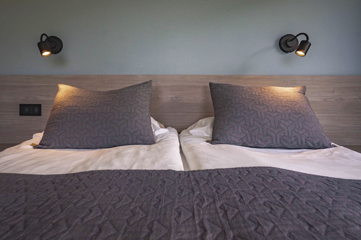 standard double or twin room | 1 bedroom, desk, laptop workspace, blackout curtains