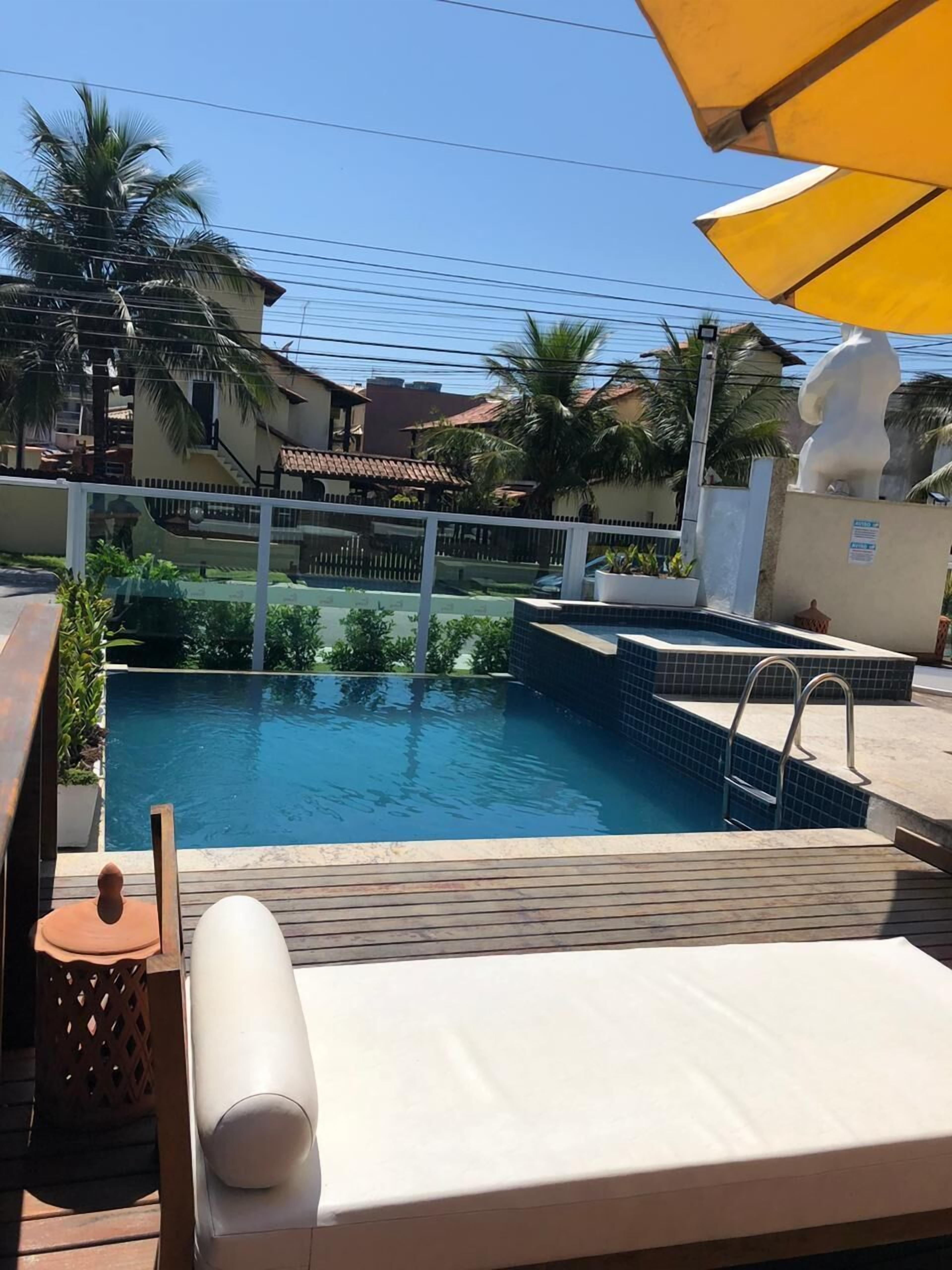 outdoor pool, open 10:00 am to 6:00 pm, pool loungers