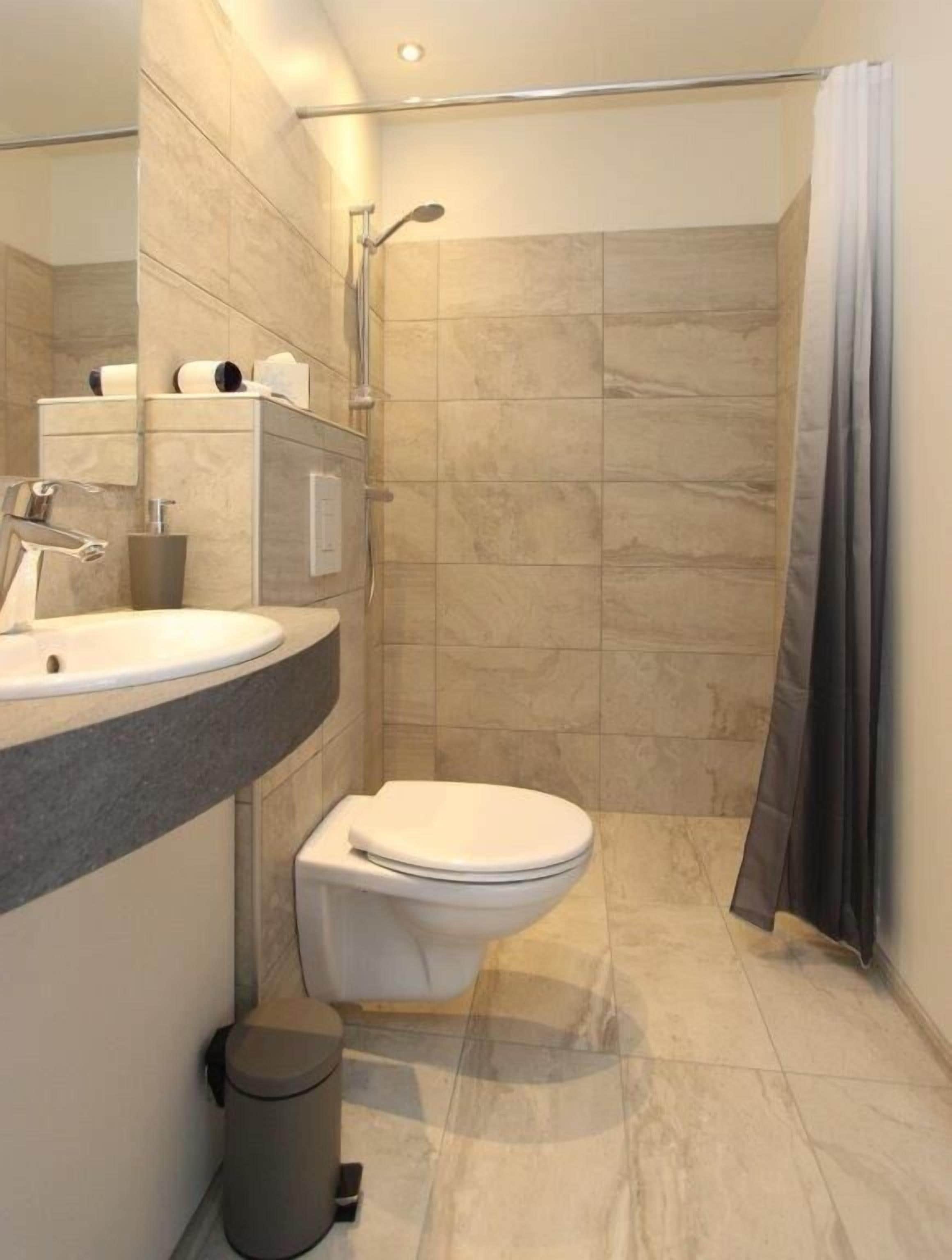 double or twin room, private bathroom | bathroom | shower, free toiletries, hair dryer, towels