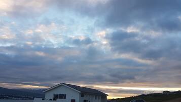 Boendets fasad - kvÀll/natt