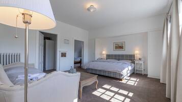 Comfort-Doppelzimmer | Hochwertige Bettwaren, Zimmersafe, Schreibtisch, Bügeleisen/Bügelbrett