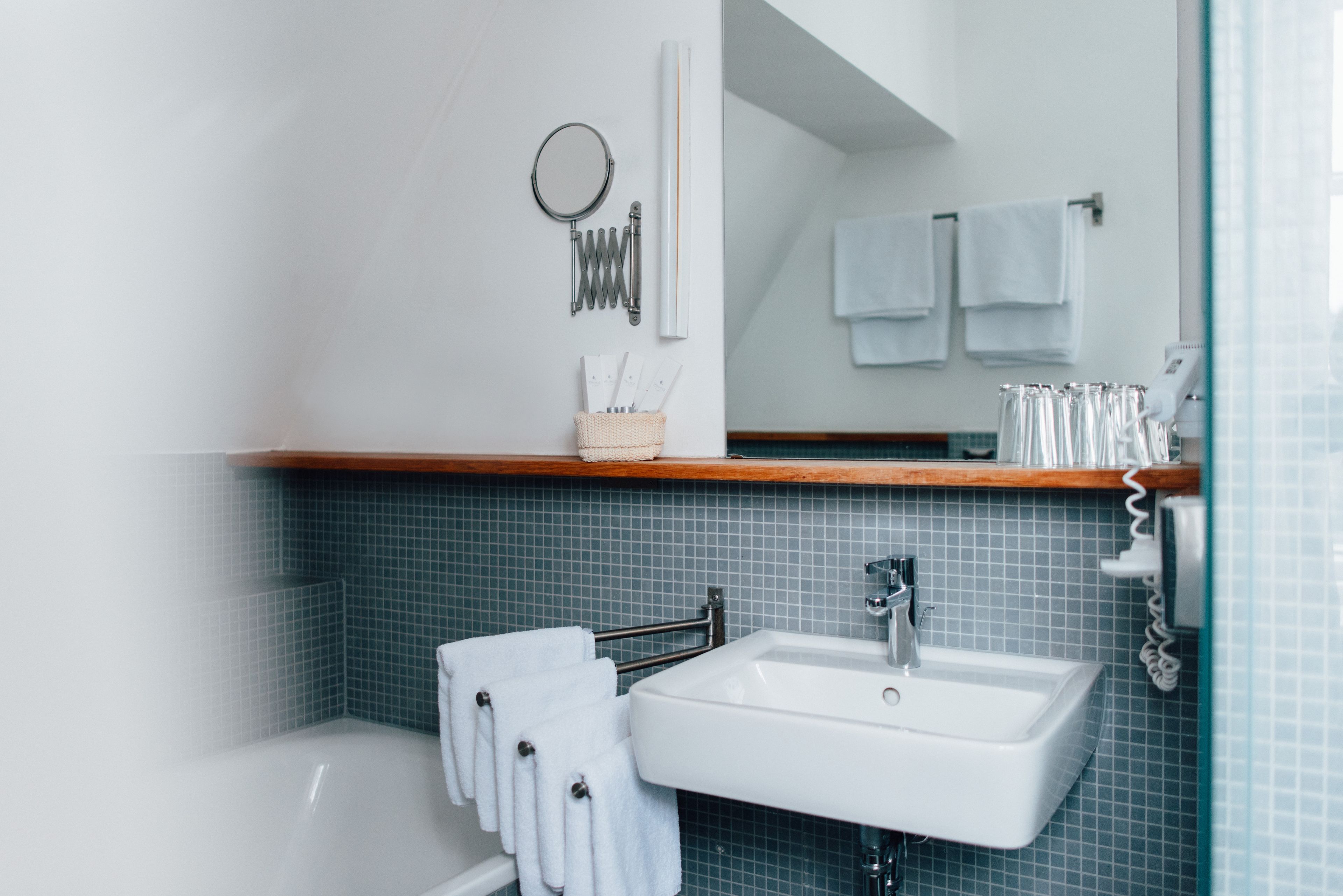standard double room | bathroom sink