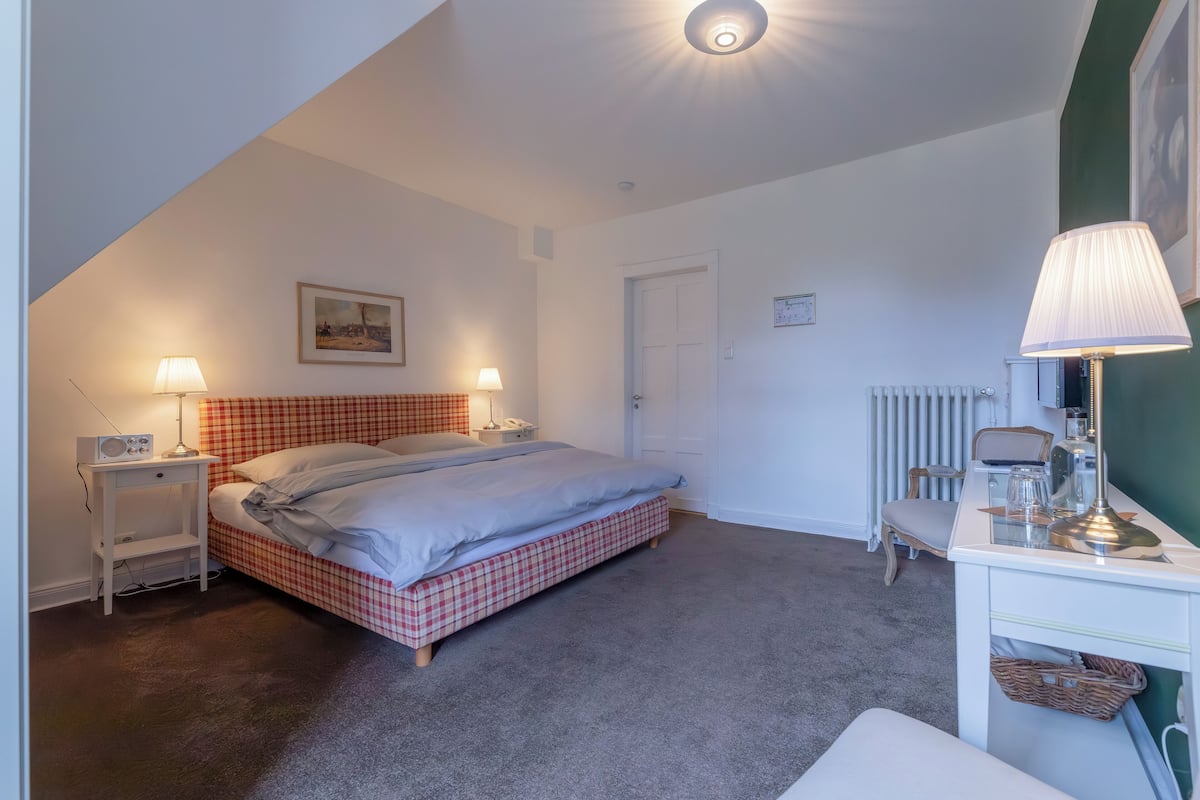 Standaard tweepersoonskamer | Luxe beddengoed, een kluis op de kamer, een bureau