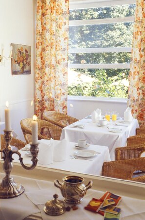 Lunch and dinner served - Hotel Waldhof auf Herrenland (Moelln)