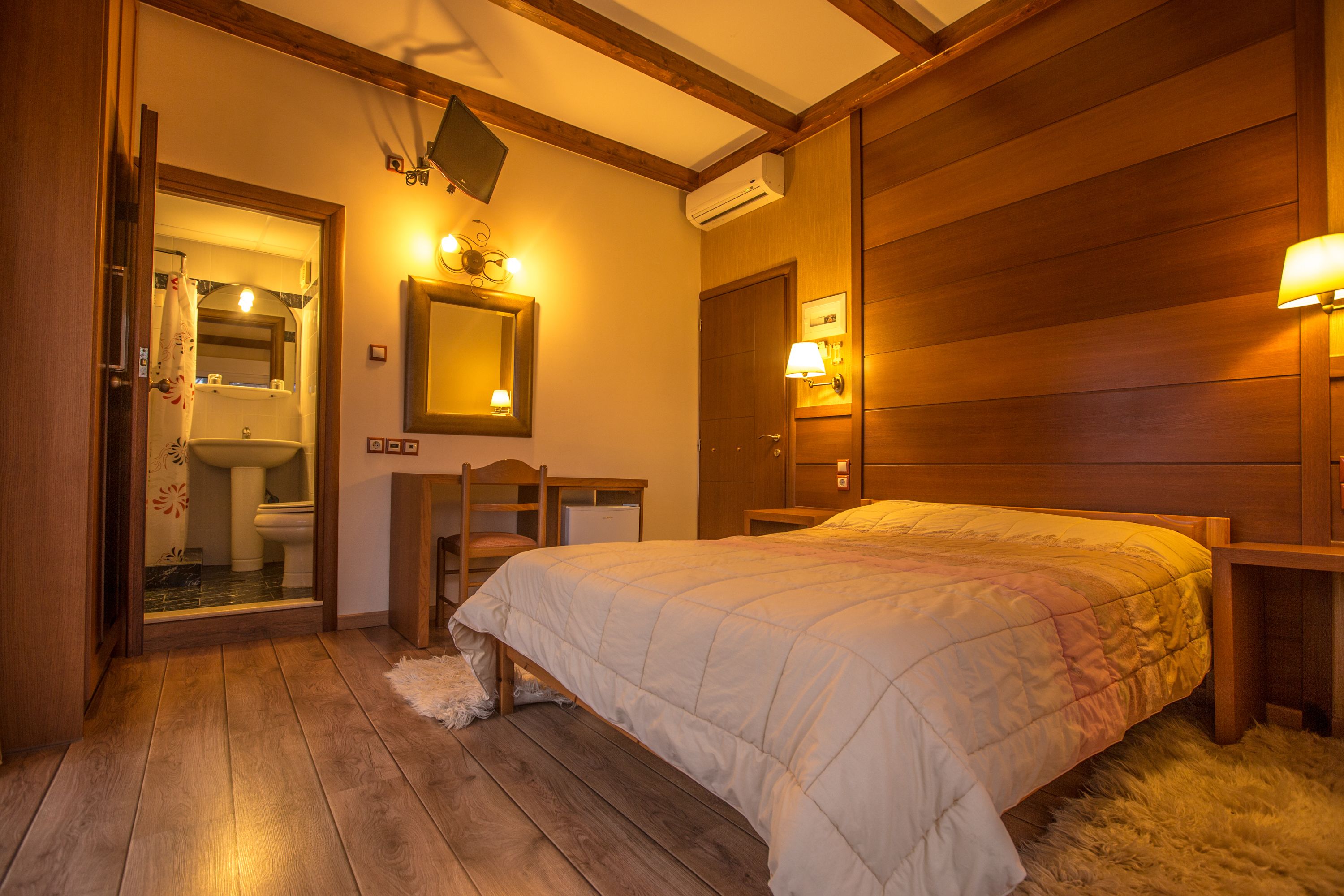 double room | in-room safe, desk, free cots/infant beds, free wifi