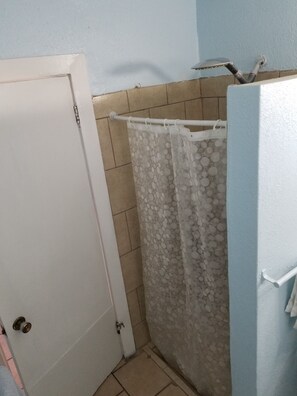 Bathroom shower - Suite Red Wolf (El Paso)