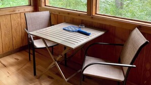 Family Cabin 5, 2 Bedrooms, Full Kitchen, Private Bathroom, Dining Area | 露台
