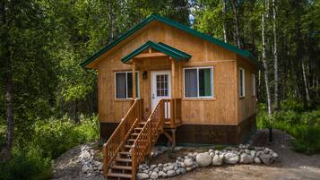 Family Cabin 4, Queen Bedroom, Two Futons, Full Kitchen, Private Bathroom, Dining Area | Individually decorated, individually furnished, blackout curtains