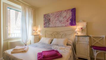 Apartamento luxo, vista para a cidade | Roupas de cama premium, edredons de pluma, quartos à prova de som