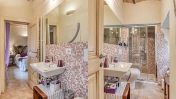Chambre Deluxe, 1 grand lit | Salle de bain