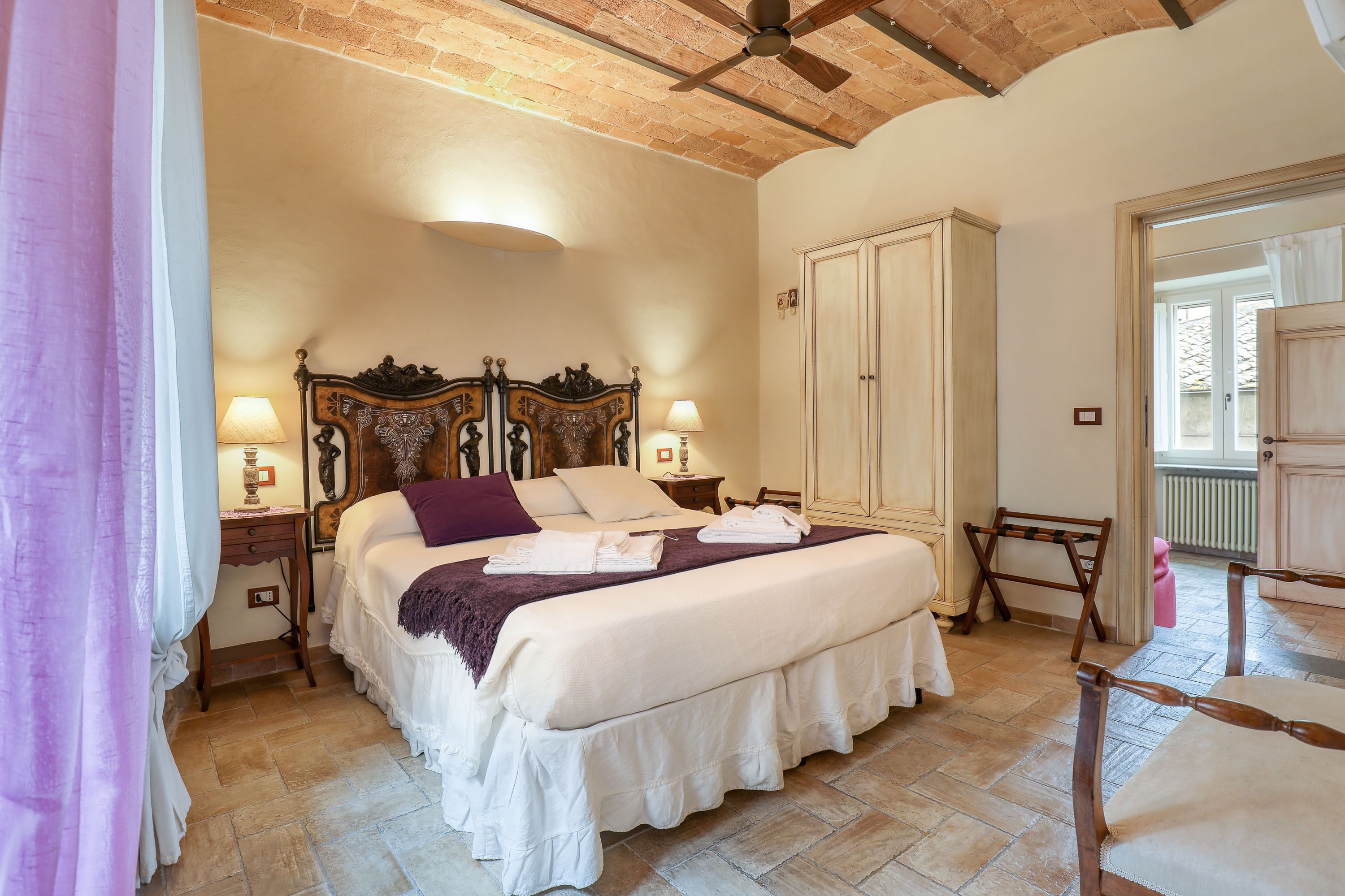 Deluxe Room, 1 Queen Bed | Premium bedding, down comforters, soundproofing, iron/ironing board