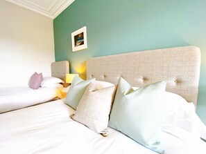 Kamar Keluarga (2 Adults + 2 Children) | Wi-Fi gratis