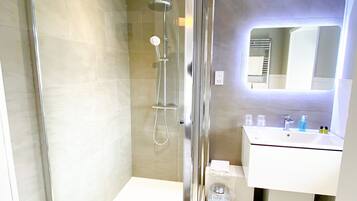 Family Room (2 Adults + 2 Children) | Bathroom | Free toiletries, towels