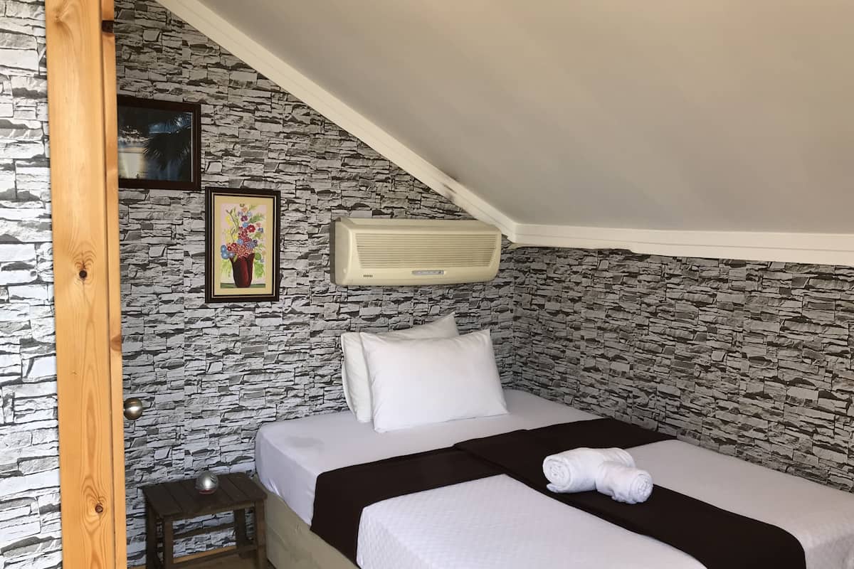 Classic Double Room, 1 Bedroom, Partial Sea View | 1 bedroom