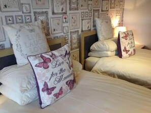 Twin Room | Room amenity