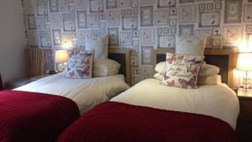 Twin Room | Room amenity