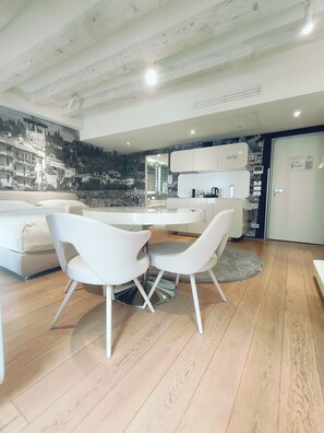 Studio – executive | Sengetøy av topp kvalitet, dundyner og senger med overmadrass