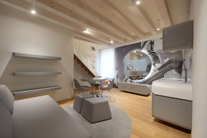 Duplex | Private kitchen | Fridge, espresso maker, coffee/tea maker, electric kettle