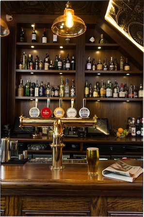 Bar (on property) - The Grafton Arms Pub & Rooms (London)