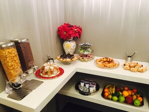 A buffet table with various food items, including pastries, muffins, and a fruit bowl. - Villa San Martino (Naples)
