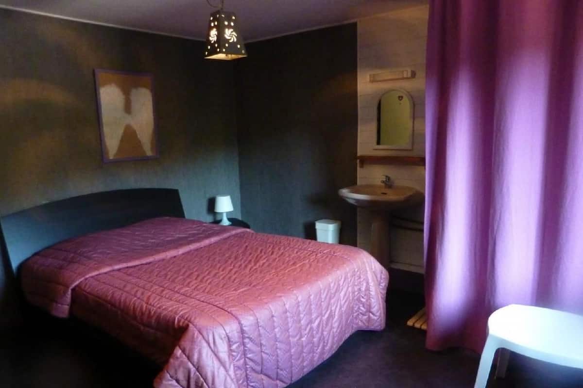 Double Room | Free cribs/infant beds, free WiFi, bed sheets