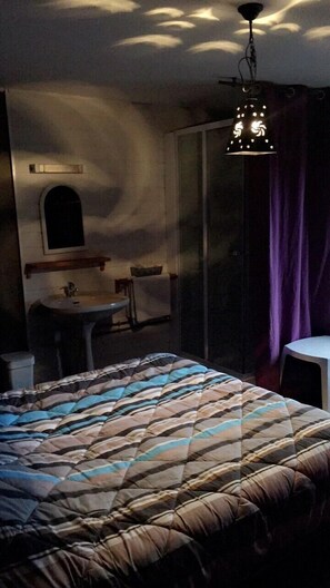 Kahden hengen superior-huone | Kylpyhuone | Ilmaiset hygieniatuotteet, pyyhkeet