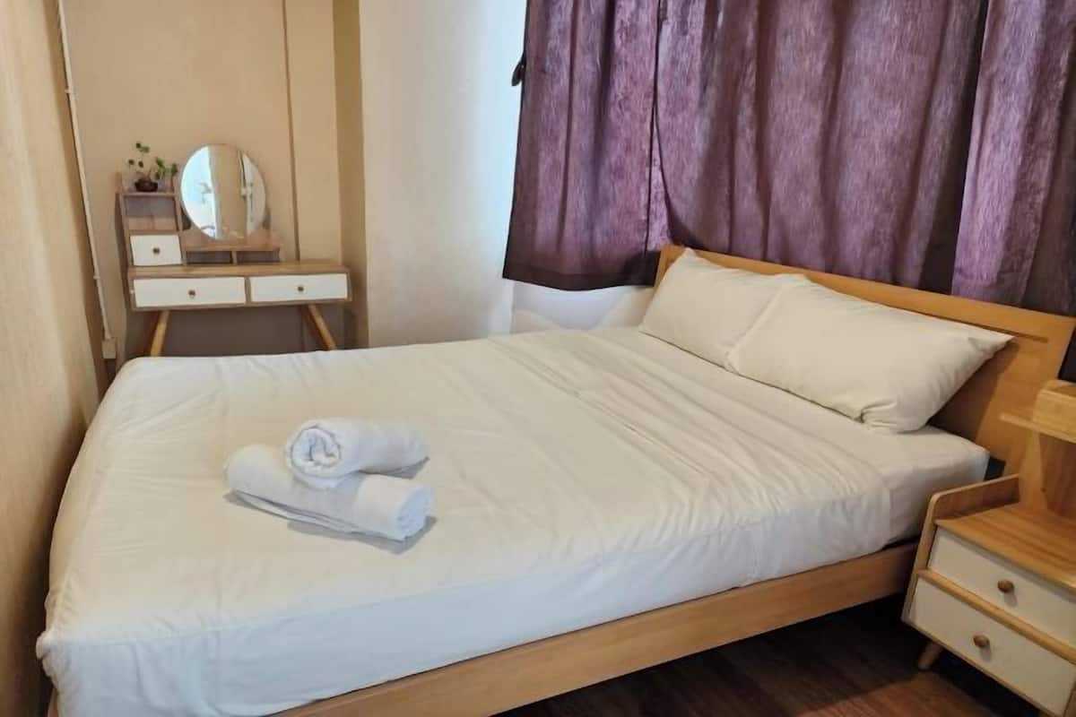 Cortinas blackout, tabla de planchar con plancha y wifi gratis