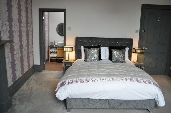 Superior Double Room, 1 King Bed | Egyptian cotton sheets, hypo-allergenic bedding, iron/ironing board - The Bank Guest House (Hawick)