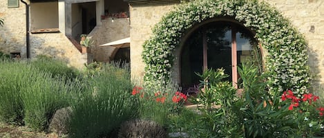 Mặt tiền nơi lưu trú