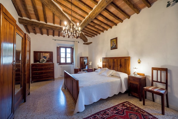 Chambre Double Classique, 1 grand lit et 1 canapé-lit