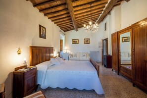 Classic Double Room, 1 Queen Bed with Sofa bed | Premium bedding, down duvets, free WiFi, bed sheets - Agriturismo Il Caggio di Sotto (Colle di Val d'Elsa)