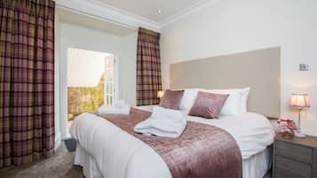 Apartment, 3 Bedrooms | Blackout drapes, iron/ironing board, free WiFi, bed sheets