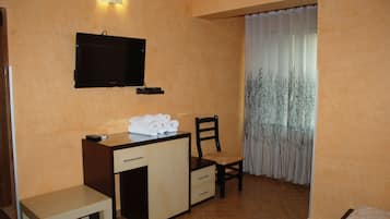 Triple Room | Premium bedding, in-room safe, soundproofing, free WiFi