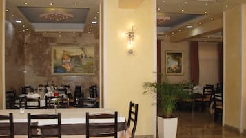 Breakfast, lunch, dinner served; local cuisine