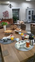 Desayuno continental incluido todos los días 