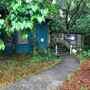 Unclassified image, 4 of 42, button - Tallahassee Sun & Moon - Hostel (Tallahassee)