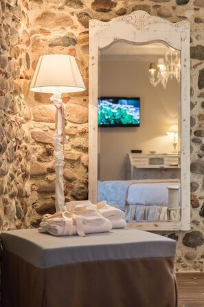Double Room | Minibar, in-room safe, desk, soundproofing - Maison Resola (Valeggio sul Mincio)